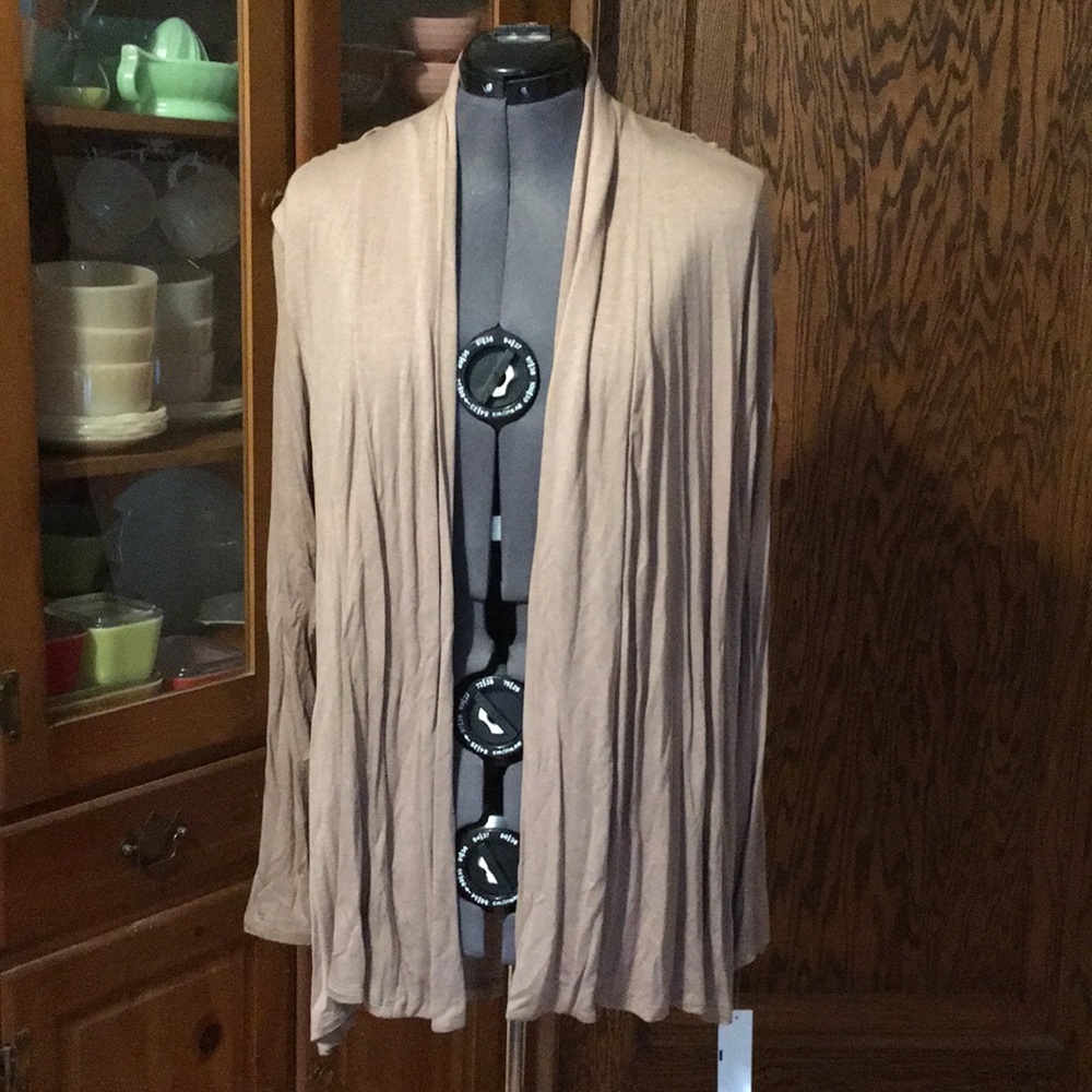 Simply Emma shrug NWT perfect condition 1x